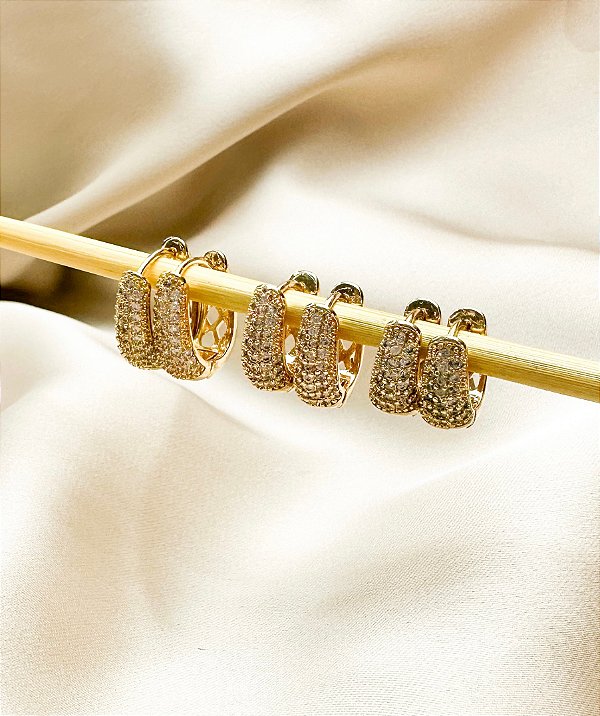 Argola ILANA mini cravejada com zirconias folheada a ouro (PAR)
