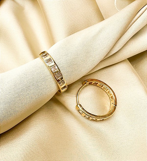 Argola LUCIA click cravejada com navete TAM G folheada a ouro