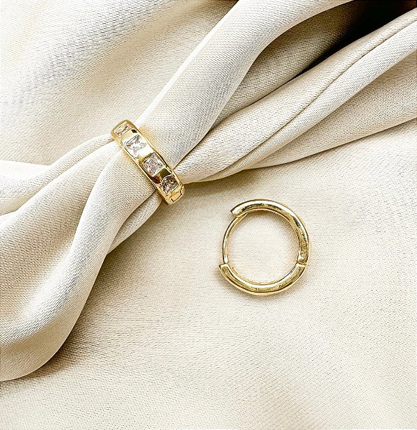 Argola LUCIA click cravejada com navete TAM P folheada a ouro