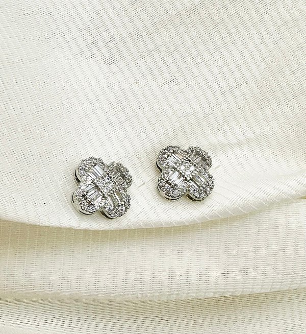 Brinco CRISTAL 4folhas cravejada com zirconia navete folheada a prata
