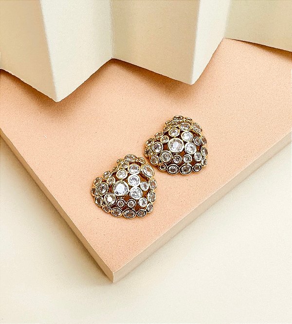 Brinco FIONA coração vazado cravejada com zirconia circular folheada a ouro