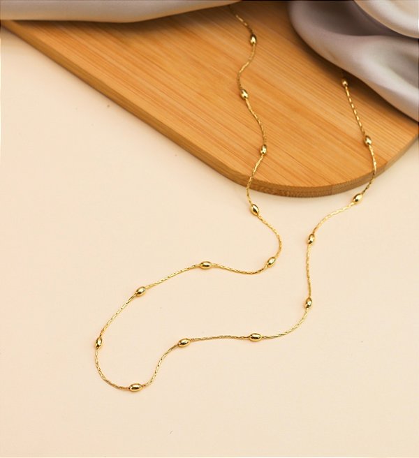 Colar TUANE longuinho com gotas folheada a ouro