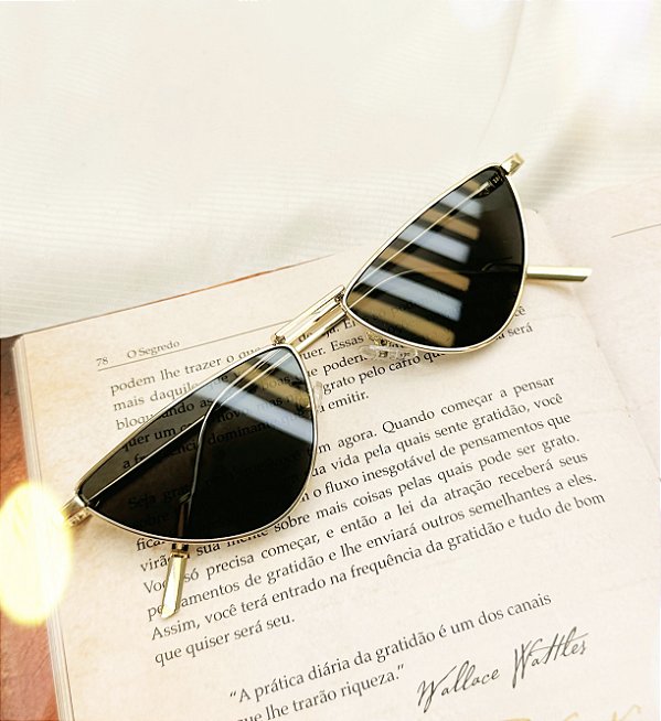 Oculos MARI armação dourada metálica lente black