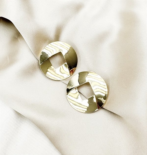 Brinco JULIE  circulo geometrico folheado a ouro