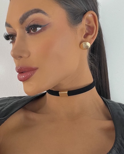 Choker PATRINE veludo com pingente placa folheada a ouro