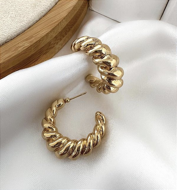 Argola RAIKA croissant M folheada a ouro