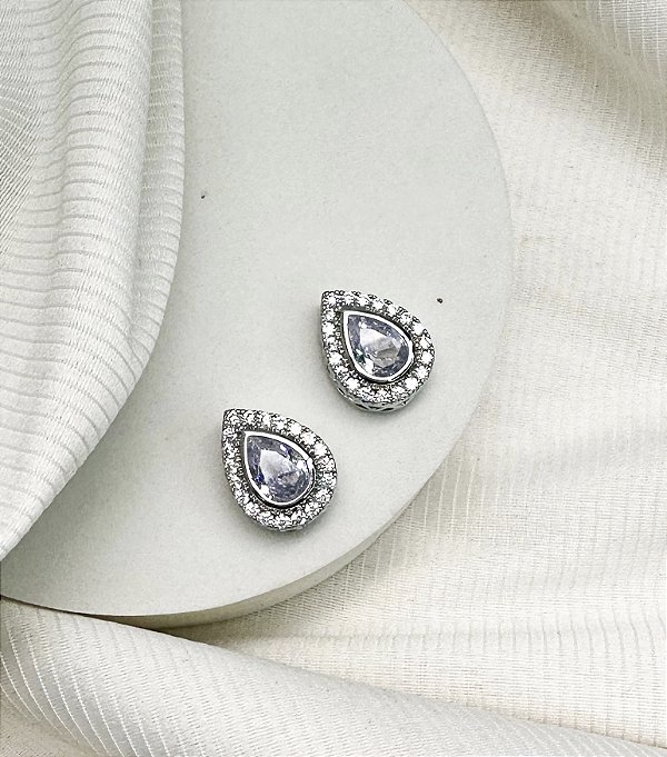 Brinco ABIGAIL gota cravejada com zirconia folheada a prata