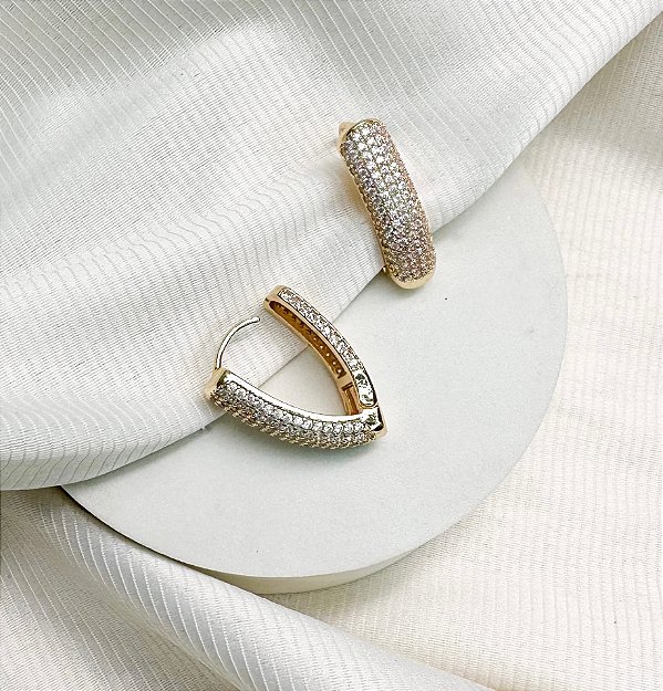Argola TESSALIA V cravejada com zirconia folheada a ouro