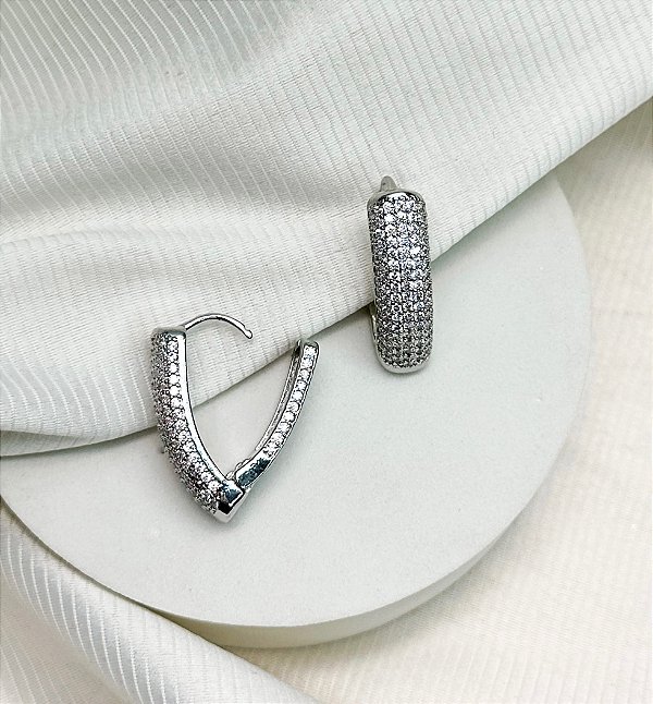 Argola TESSALIA V cravejada com zirconia folheada a prata