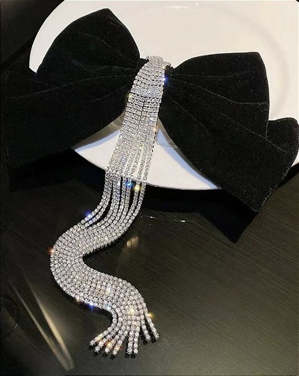 Laço AYLA presilha de veludo PRETO com strass longo