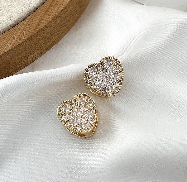 Argola ODETE coração cravejado em zirconia feixo click folheada a ouro