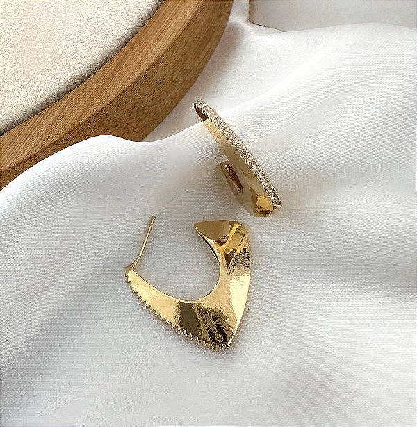 Argola ZOLA geometrica chapada folheada a ouro