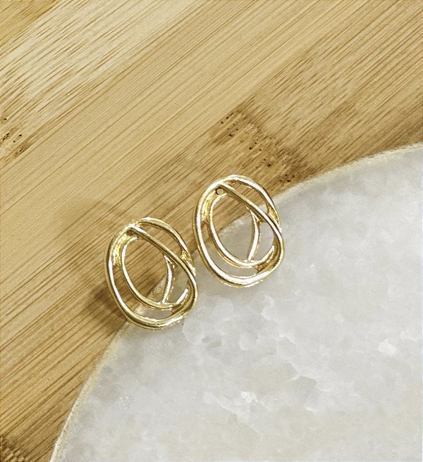 Brinco HALSEY espiral flor folheada a ouro