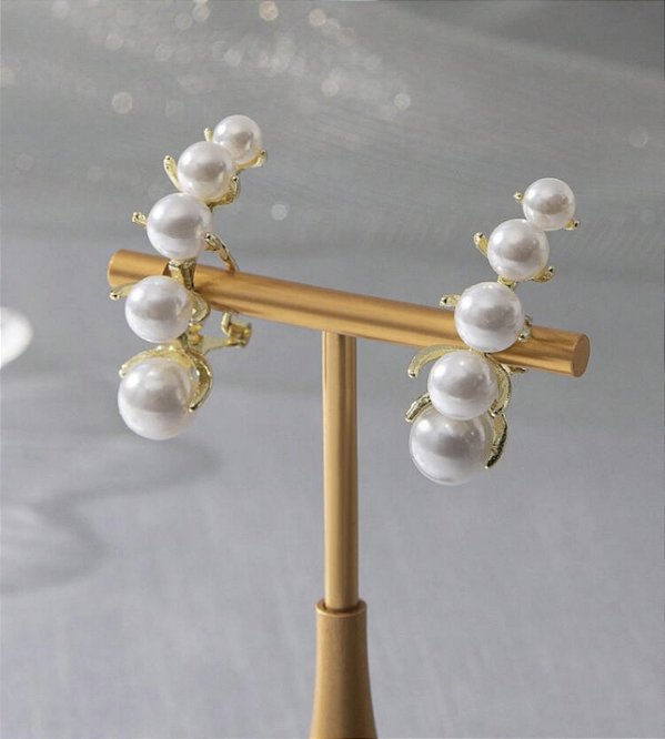 Brinco PATI ear cuff com pérolas folheado a ouro
