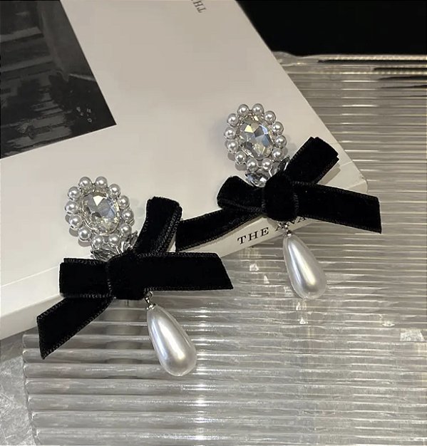 Brinco LINA laço preto com strass e pérola