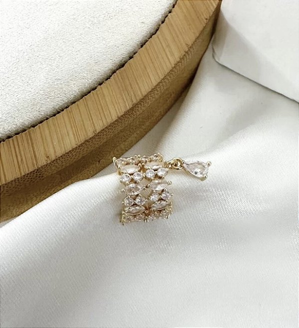Piercing de encaixe fake KALI - cravejado micro zircônias e pingente folheada a ouro