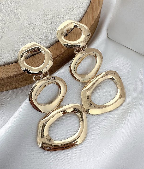 Brinco LOREN 3 elos organico folheada a ouro