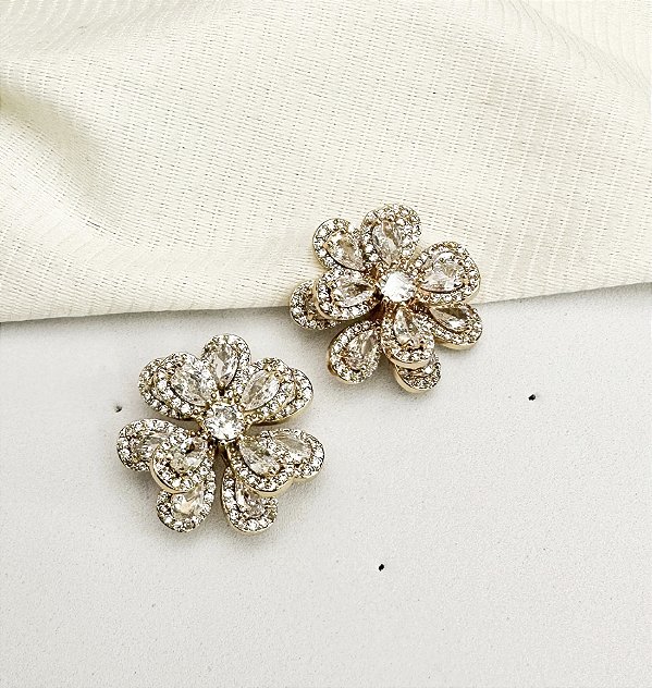 Brinco FERGIE flor cravejada de zirconia CRISTAL folheada a ouro