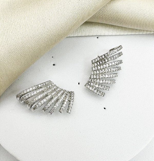 Brinco VELMA ear hook cravejado com microzirconias folheada a prata