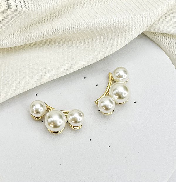Brinco CLEENE ear hook pérola em degrade folheada a ouro