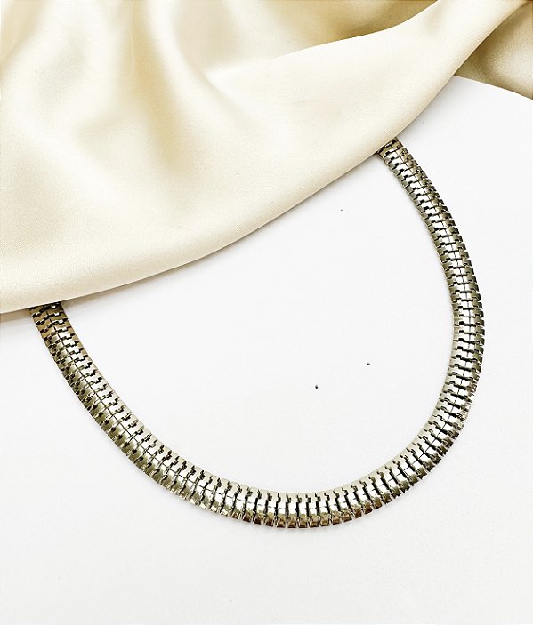 Choker ARIA  malha trabalhada 8mm folheada a prata