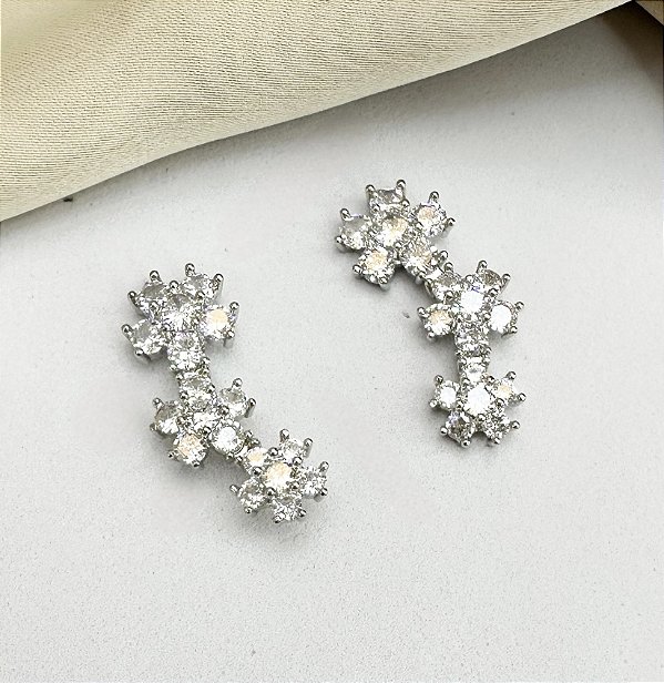 Brinco IVONETE ear cuff florzinha cravejado com zircônias folheada a prata