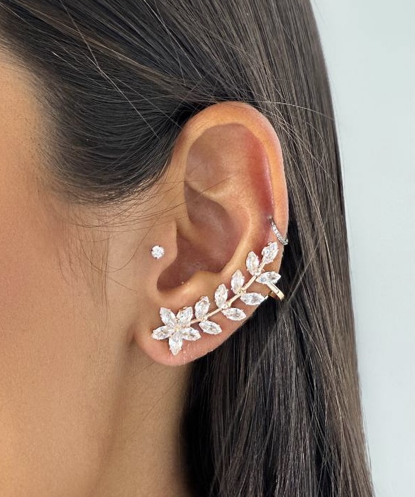 Brinco DIONE ear cuff folhas cravejadas folheada a ouro