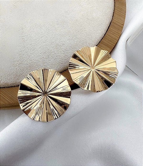 Brinco NATIARA circulo texturizado folheada a ouro