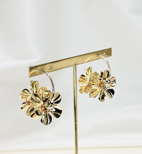 Argola FLORES 3D folheada a ouro