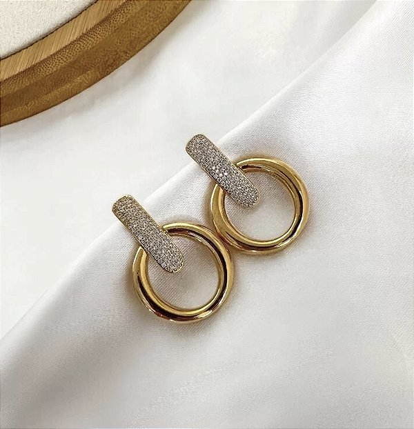 Brinco NIELY elo folheada a ouro cravejado com micro zircônias