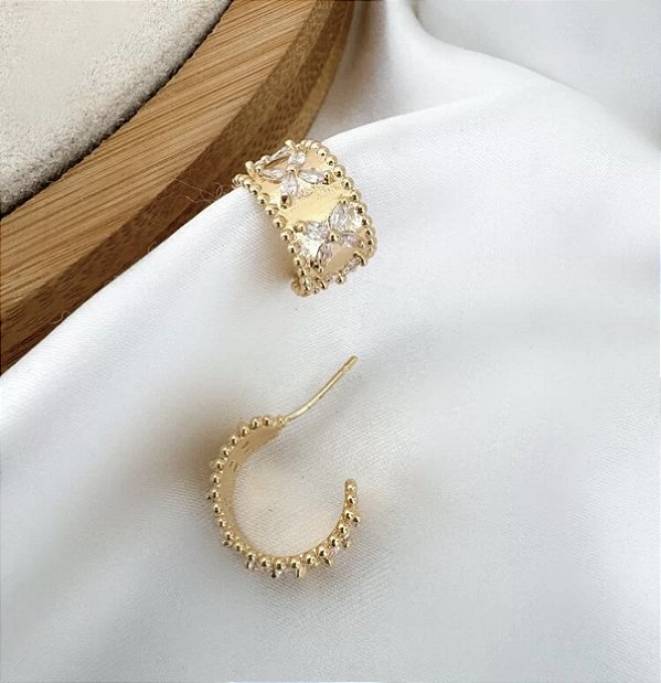 Argola AMENZA borboleta cravejada com zirconia folhada a ouro