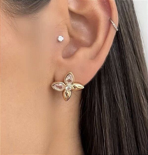 Brinco ZEINA flor 4 pétalas cravejada com zirconia folhada a ouro