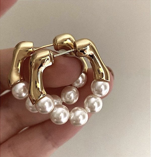 Argola GEANE de pérolas folheada a ouro