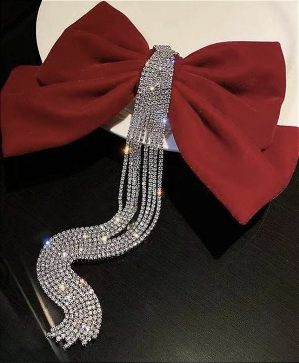 Laço AYLA presilha de veludo VERMELHO com strass longo