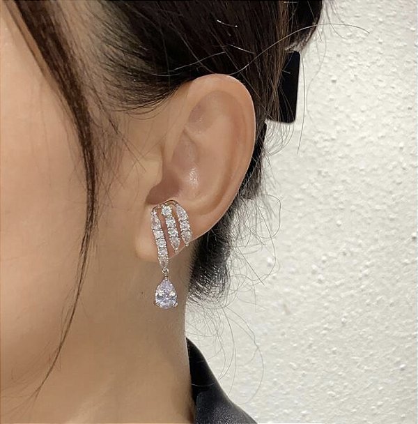 Brinco MARTE ear hook cravejado com zirconias folheada a prata