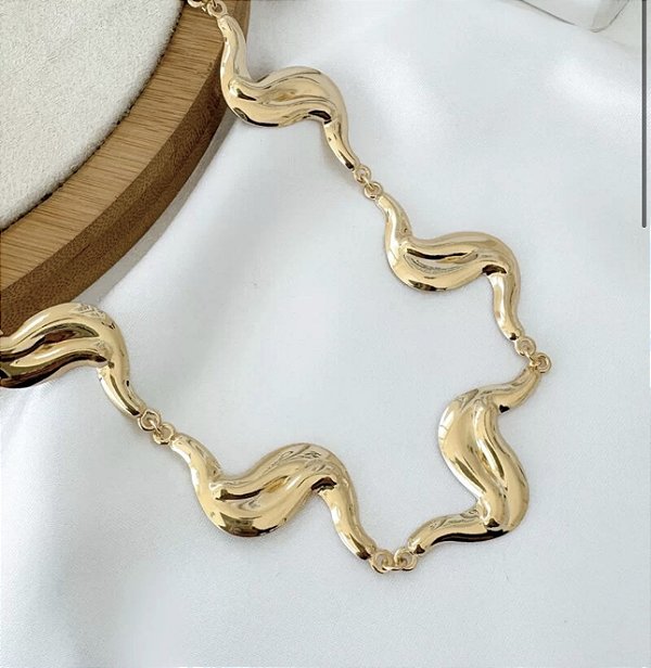 Colar NANDA ondas orgânicas folheada a ouro