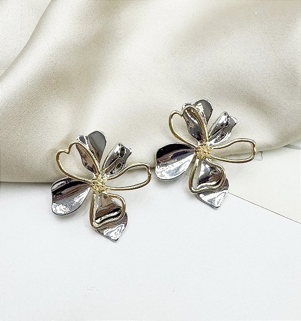 Brinco JUH flor duo color folheada a ouro