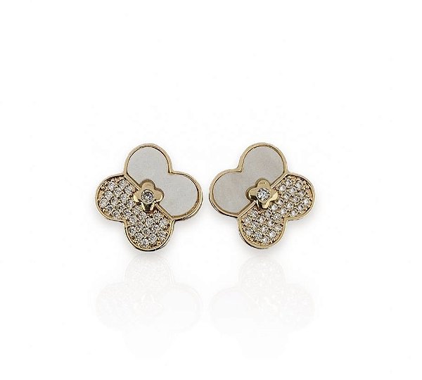 Brinco ROMANA trevo cravejado com micro zirconia e madre perola