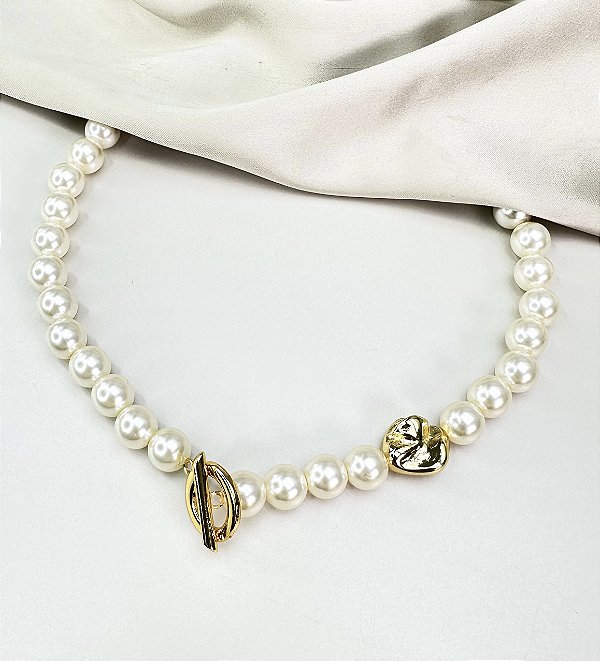 Colar LOU pérolas com detalhes em dourado