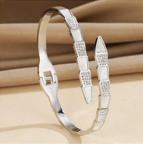 Bracelete JENICE cobra cravejada folheada a prata