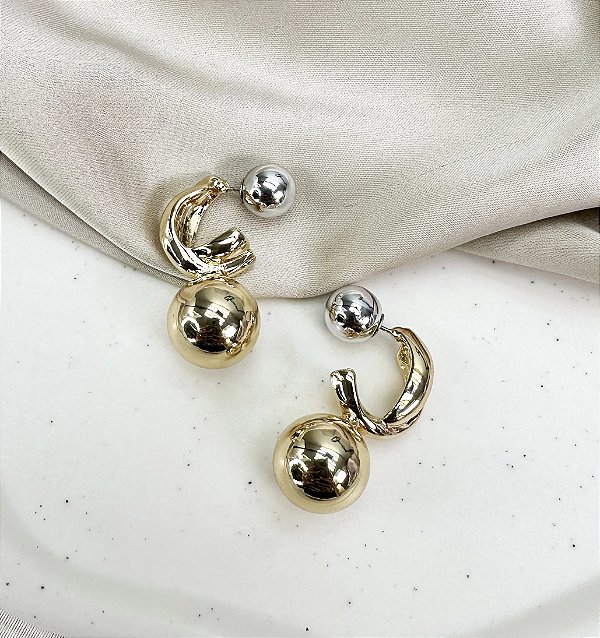 Argola MAKIELE 2em1 folheada a ouro com pingente esfera