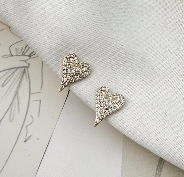 Brinco BIARA cravejado com microzirconias folheada a ouro