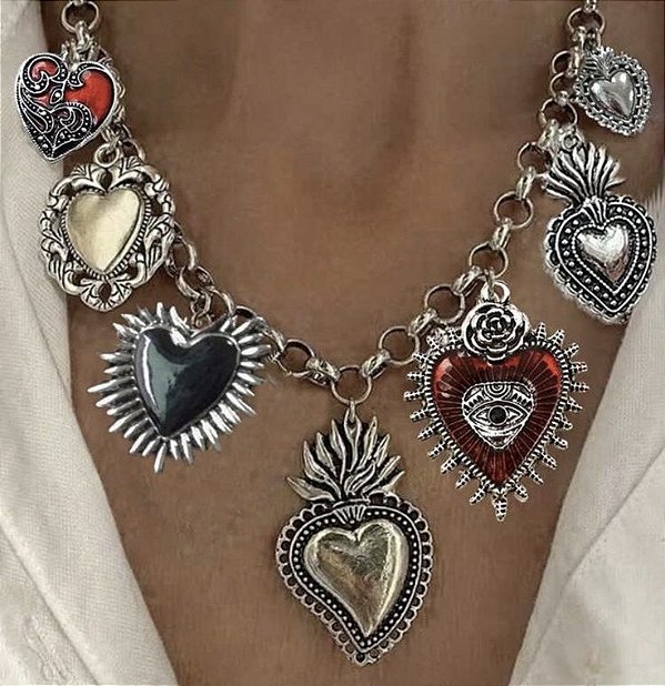 Colar KANSAS mix corações boho detalhes vermelho e prateado