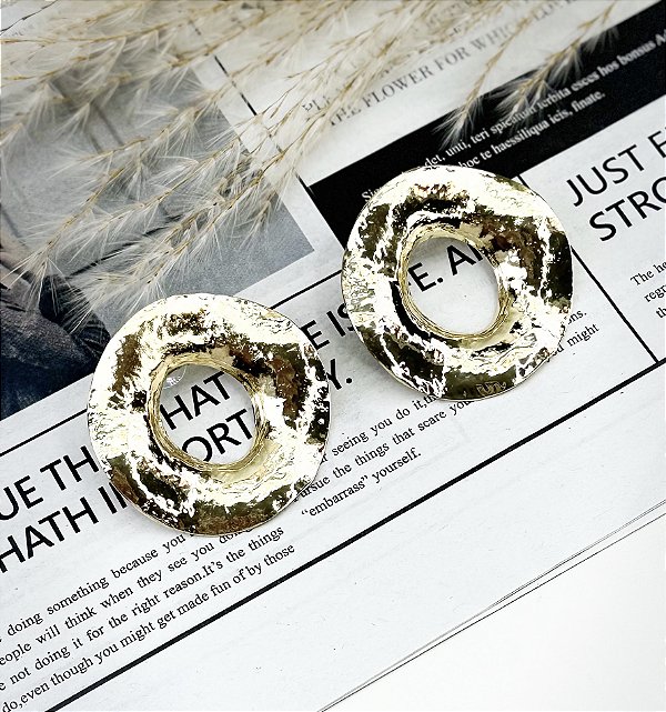 Max brinco RUSSIA martelado folheado a ouro