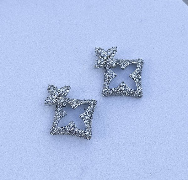Brinco NAYA trevo cravejado de zirconia CRISTAL folheado a prata