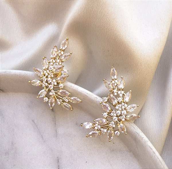 Brinco LENA ear cuff cravejado com zircônias folheada a ouro