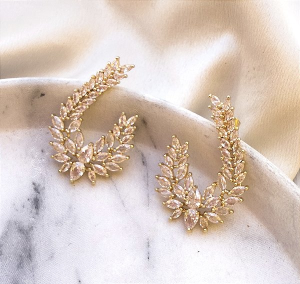 Brinco LUZ ear cuff cravejado com zircônias folheada a ouro