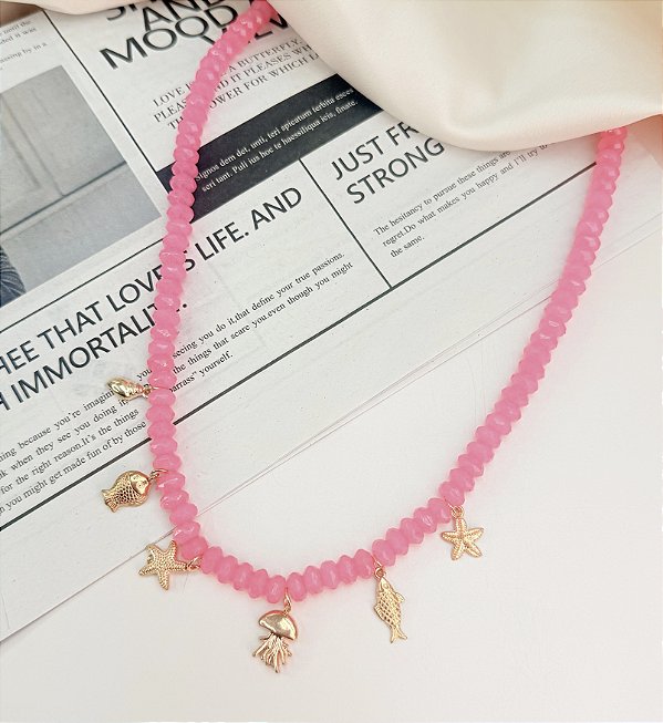 Colar NONA longuinho pingentes charms folheados a ouro