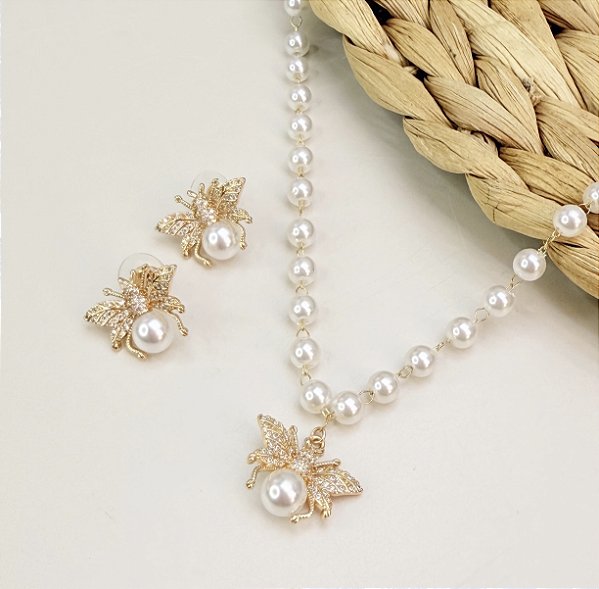 Conjunto FOZ colar mini pérolas com pingente de abelha folheada a ouro