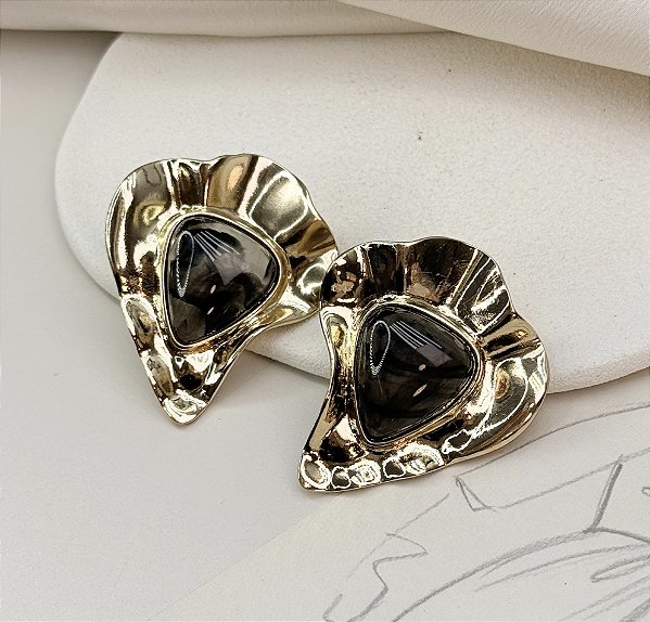 Brinco TARTE organico pedra PRETA folheada a ouro